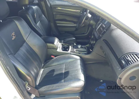 2017 Chrysler 300 300S Alloy Edition z USA, uszkodzony, nr VIN 2C3CCABG2HH669001